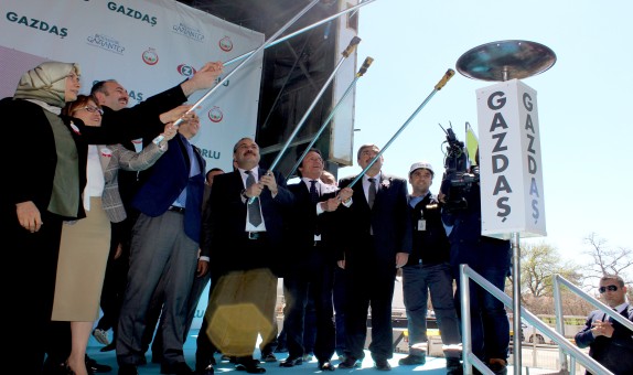 GAZDAŞ, DÜZENLENEN DOĞALGAZ YAKMA TÖRENİ İLE  OĞUZELİ İLÇESİNE DOĞALGAZ SUNMAYA BAŞLADI