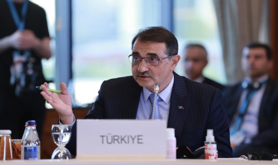 Bakan Dönmez: "Hazar'ın Doğusunu ve Batısını Birleştirmeliyiz" Bakan Dönmez: "Hazar'ın Doğusunu ve Batısını Birleştirmeliyiz"