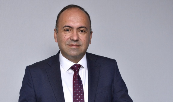 Pazarlamadan Sorumlu G.M. Yrd. Ufuk Atan: "Müşteri Memnuniyeti Stratejimizin Tam Merkezinde Yer Alıyor" Pazarlamadan Sorumlu G.M. Yrd. Ufuk Atan: "Müşteri Memnuniyeti Stratejimizin Tam Merkezinde Yer Alıyor"