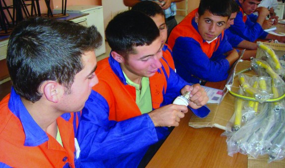 Ayvaz'ın Eğitime Destek Faaliyetlerinin Yeni Durağı Köyceğiz Oldu