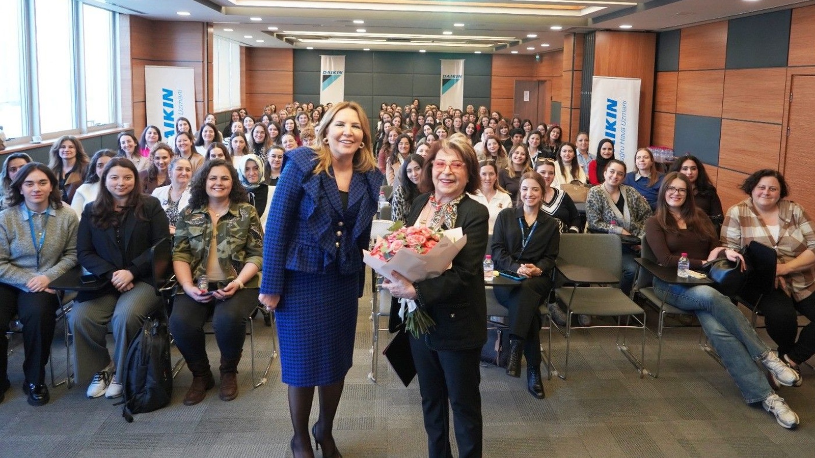 Daikin Türkiye'de Gülseren Budayıcıoğlu ile 8 Mart Buluşması Daikin Türkiye'de Gülseren Budayıcıoğlu ile 8 Mart Buluşması