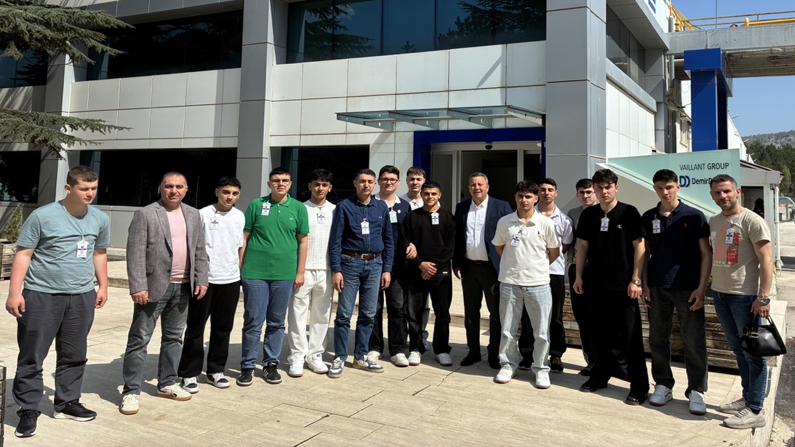 DemirDöküm, meslek lisesi öğrencilerine üretim üssünün kapılarını açtı DemirDöküm, meslek lisesi öğrencilerine üretim üssünün kapılarını açtı