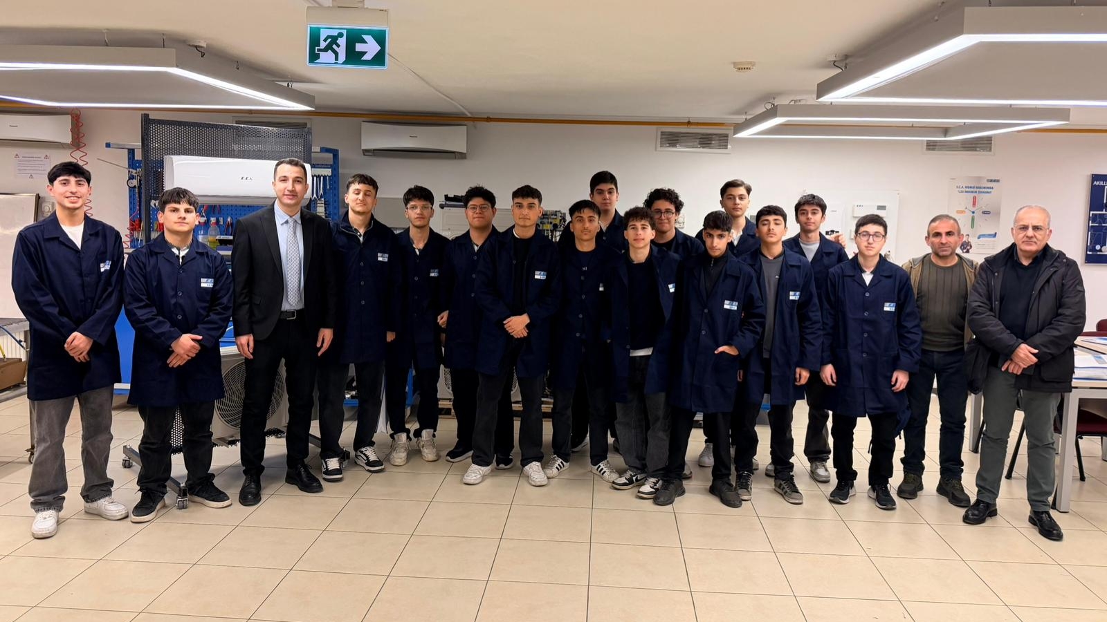 E.C.A. EMAR A.Ş.'den Mesleki Eğitime Destek: Zincirlikuyu İSOV Mesleki ve Teknik Anadolu Lisesi'ni Ağırladı E.C.A. EMAR A.Ş.'den Mesleki Eğitime Destek: Zincirlikuyu İSOV Mesleki ve Teknik Anadolu Lisesi'ni Ağırladı