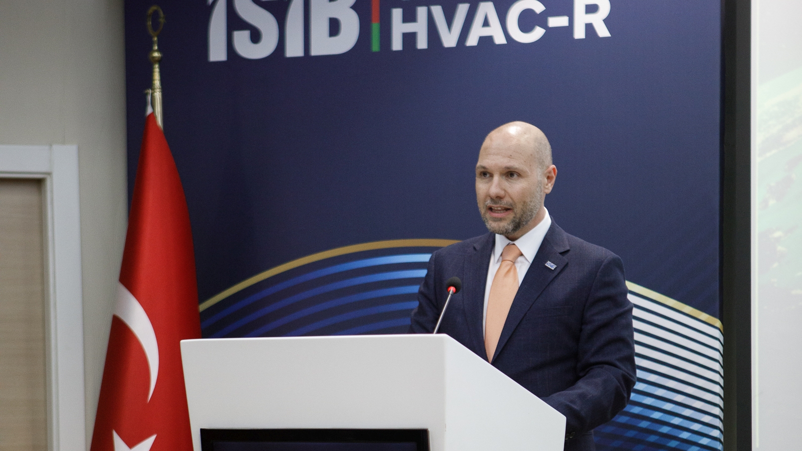 İSİB'de Bayrak Değişimi: Yönetim Kurulu Başkanlığına Osman<br/>Baştaş Seçildi