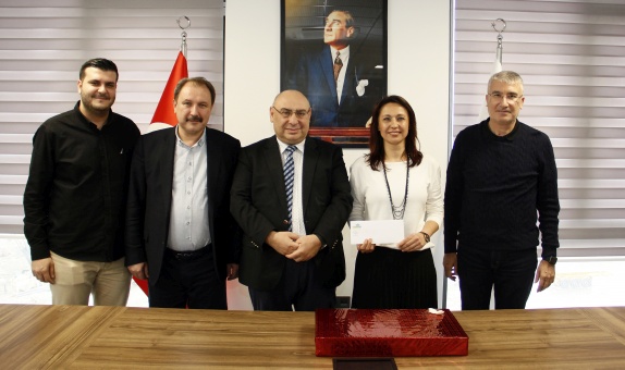 İzmir Doğalgaz 1 Milyonuncu Abonesini Ödüllendirdi İzmir Doğalgaz 1 Milyonuncu Abonesini Ödüllendirdi