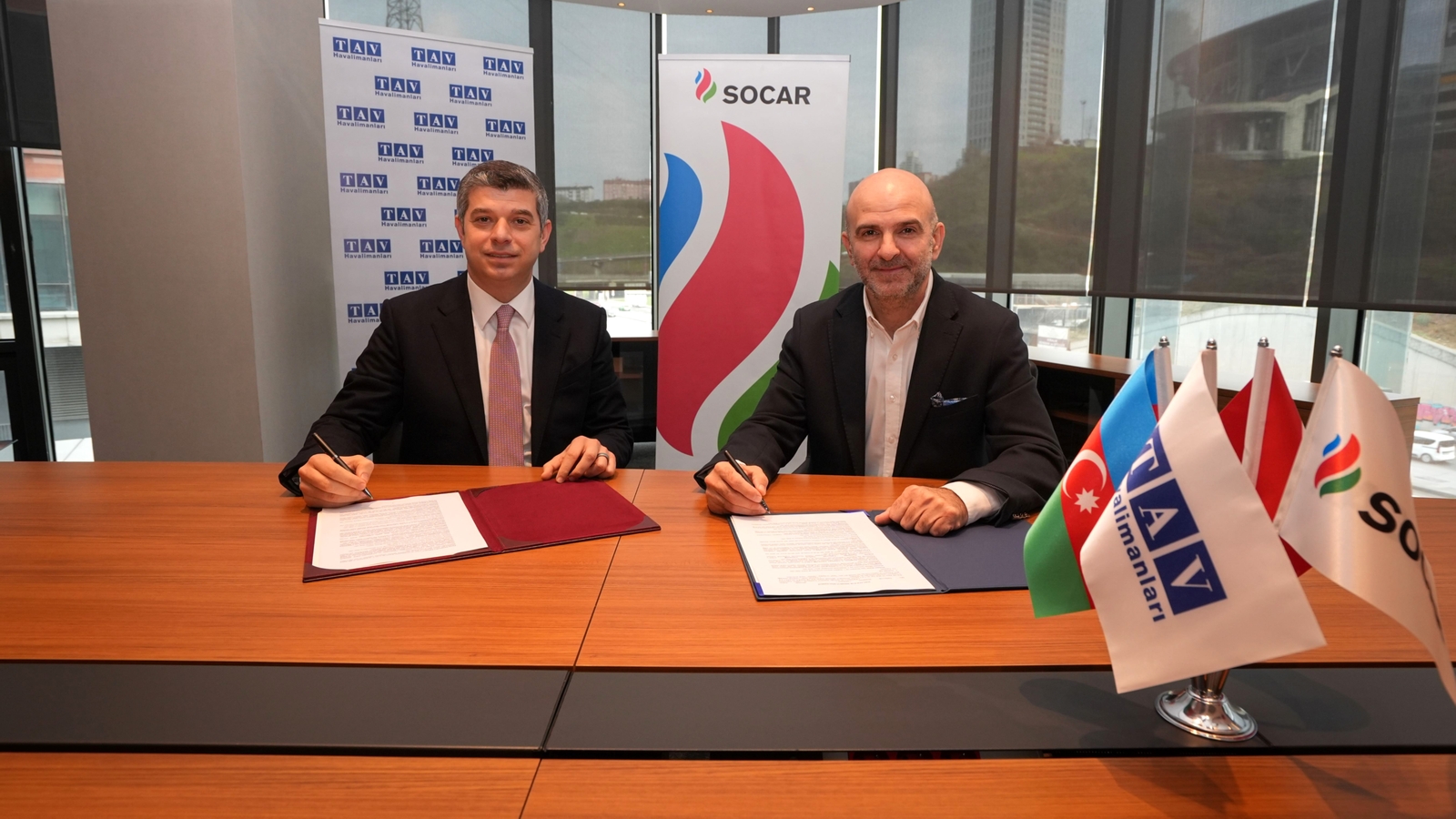 SOCAR Türkiye ve TAV Havalimanları'ndan Entegre Enerji Yönetiminde Stratejik İş Birliği SOCAR Türkiye ve TAV Havalimanları'ndan Entegre Enerji Yönetiminde Stratejik İş Birliği