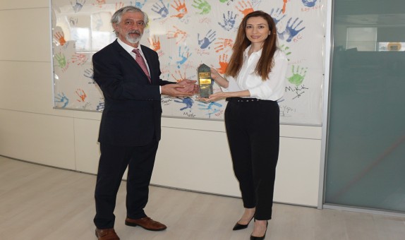 Yalıtım Sektörü Başarı Ödülleri Kazananlara Teslim Ediliyor Yalıtım Sektörü Başarı Ödülleri Kazananlara Teslim Ediliyor