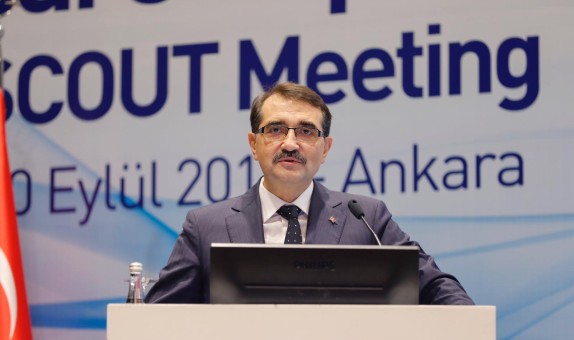 Bakan Dönmez: "Türkiye'nin Doğu Akdeniz'de Tavrı ve Duruşu Net" Bakan Dönmez: "Türkiye'nin Doğu Akdeniz'de Tavrı ve Duruşu Net"